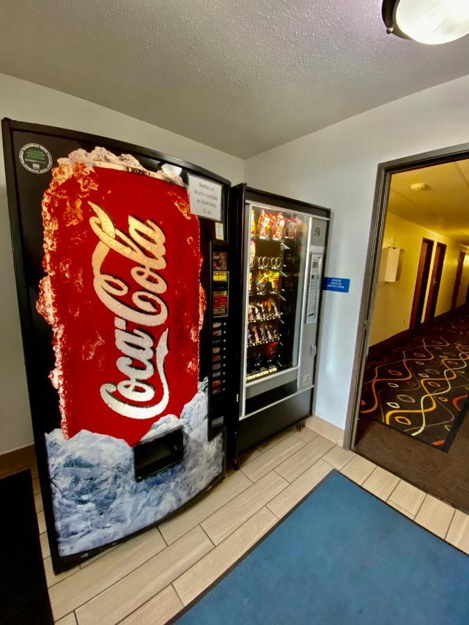 فندق ترافيلودج باي ويندام لا بورت/ميتشيجان سيتي أريا La Porte المظهر الخارجي الصورة